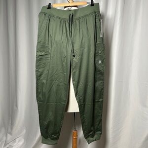 NWT ARMY GREEN BUTTER-SOFT STRETCH JOGGER PANTS - PETITE LARGE